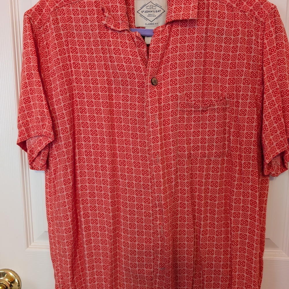 St. Johns Bay Men's Red Short Sleeve Shirt, Medium, EUC